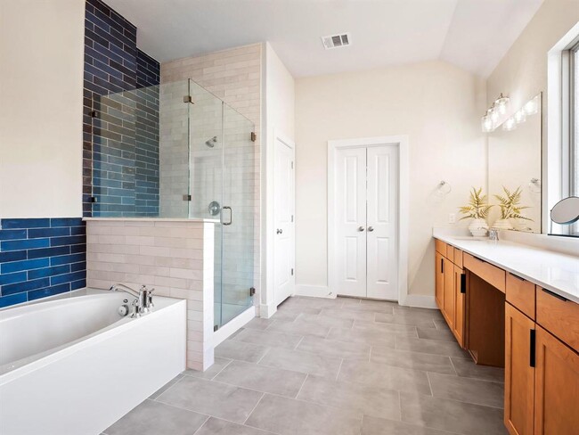 Building Photo - 2209 Santa Isabella Dr