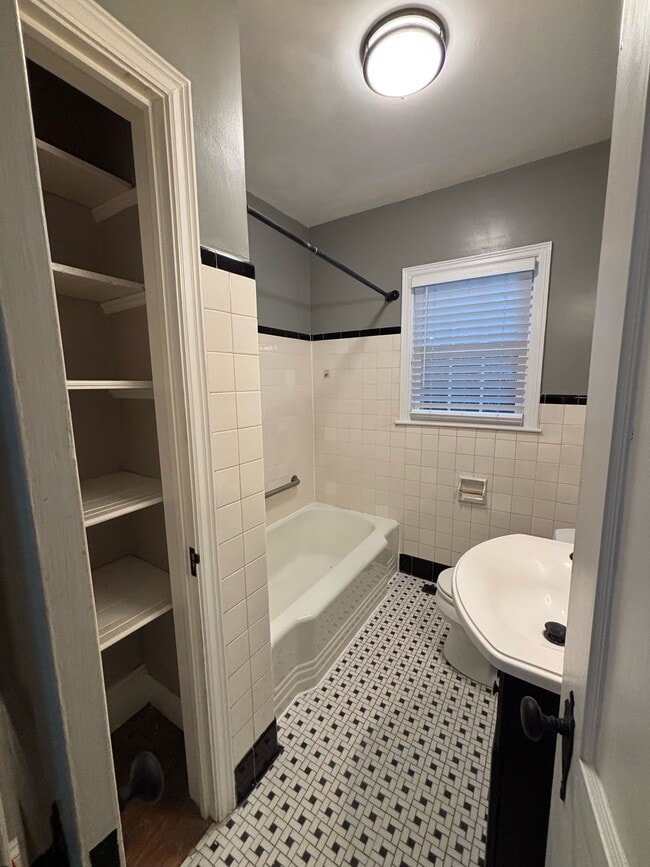 Building Photo - 1420 Pine Valley Loop