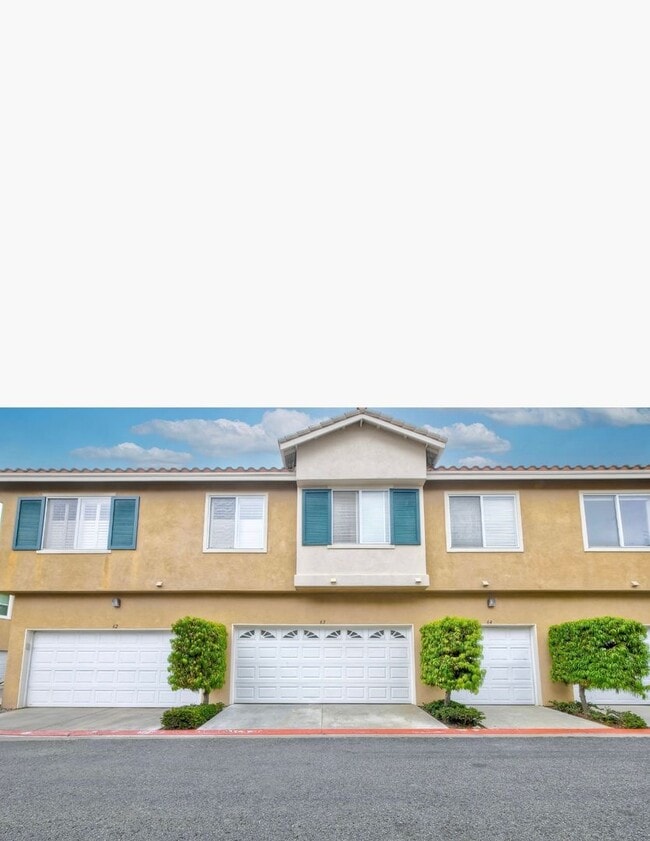 Building Photo - Newly Remodeled - Stunning 2 Bedroom, 2 Ba...