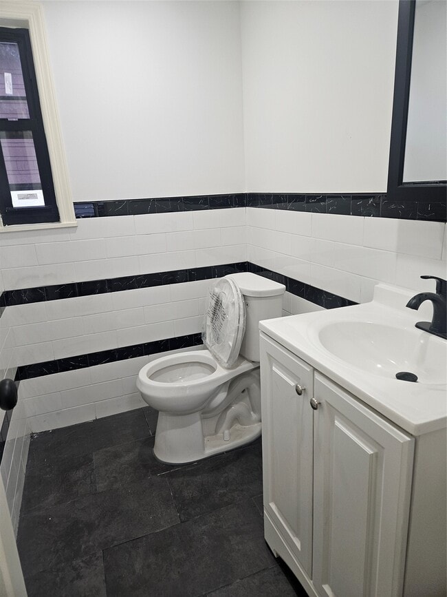 Building Photo - 106 Hayes Ave