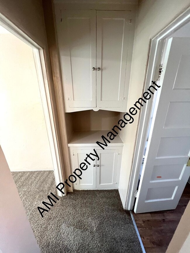Building Photo - Cottage with Garage and $500 off First Mon...