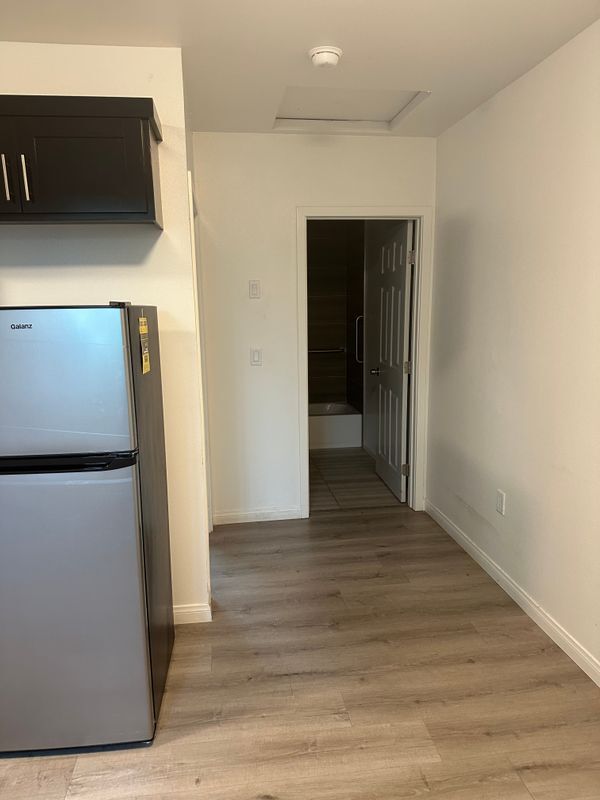 Building Photo - 1351 1/4 East 41st Place