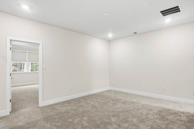 Building Photo - 32066 White Tail Dr