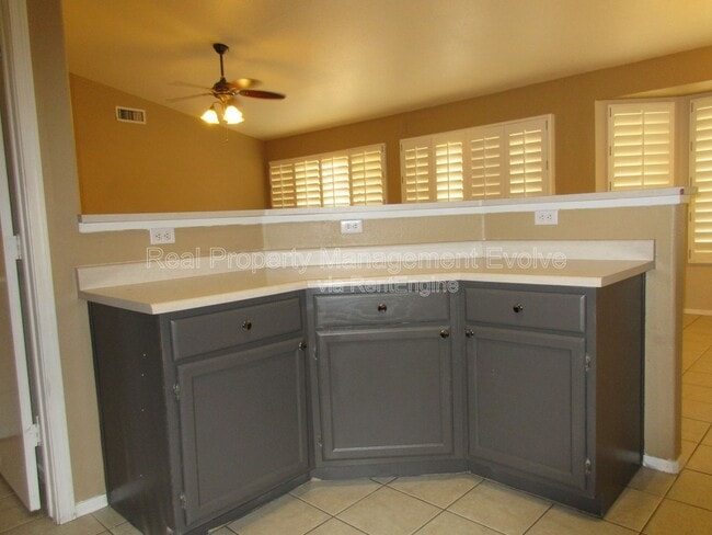 Building Photo - 1560 W Cindy St