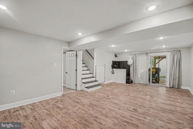 Building Photo - 7409 Lake Dr