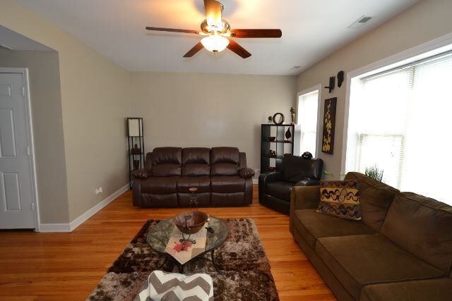 Building Photo - 5206 N Sawyer Ave