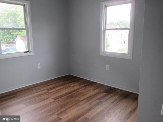 Building Photo - 1208 Locust St