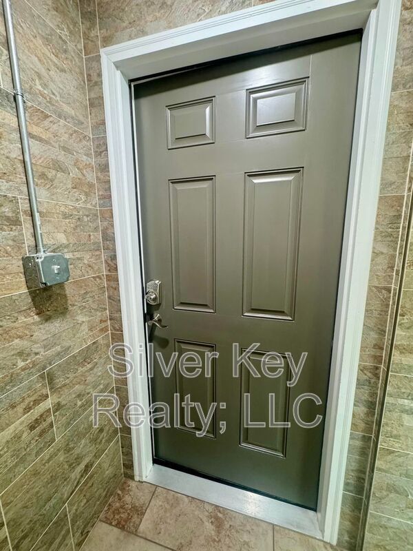 Building Photo - 2113 W Madison Ave