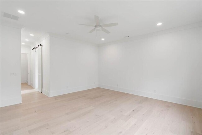 Building Photo - 312 Meadow Dr