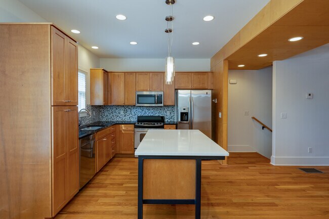 Building Photo - 3186 Parthenon Ave