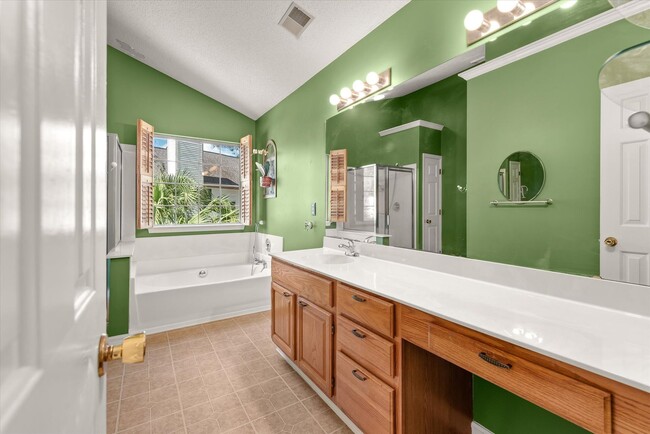 Building Photo - 3 BR, 2.5 BA, 2 Car Garage -- Charleston N...