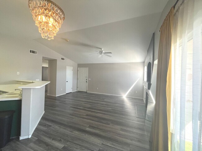 Building Photo - 2 bed, 2 bath condo located in gated community w/lush landscaping, 2 pools, spas, BBQ areas & clu...