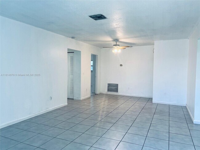 Building Photo - 4680 SW 29th Terrace