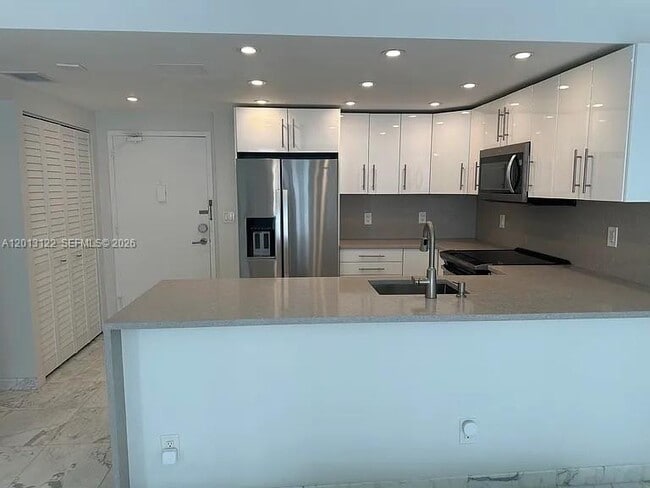 Building Photo - 345 Ocean Dr