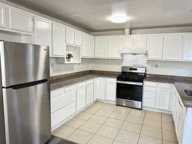 Building Photo - 1317