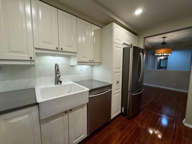 Building Photo - Spacious 2 Bed 2 Bath Condo In Vibrant The...