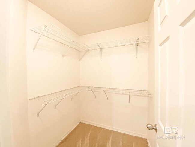 Building Photo - 9841 Watkins Dr