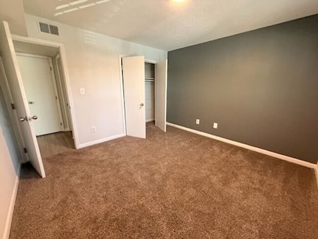 Building Photo - Move In Now & Save – Limited Availability at $1,399! Collegeview Apartments! Updated 2 Bed 2 Bath...