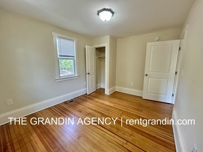 Building Photo - 1518 Wautauga St SW