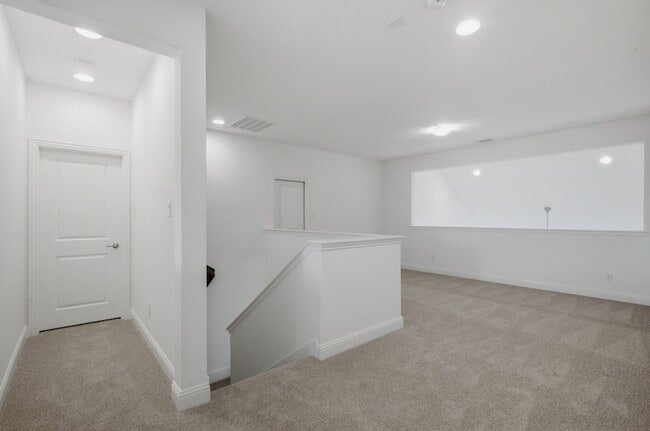 Building Photo - 2911 Hanscom St