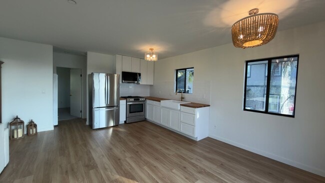 Building Photo - 1685 Burgundy Rd