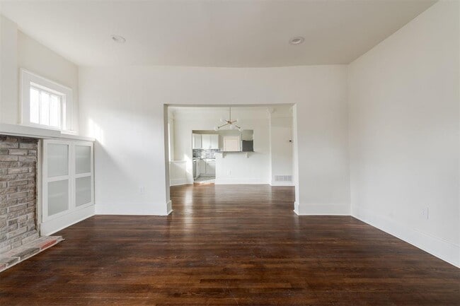 Building Photo - 1215 NW 13th St