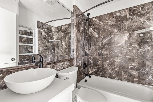 Building Photo - 5000 Buffalo Ave