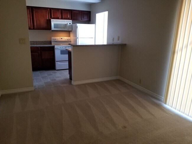 Building Photo - Beautiful 2 bedroom condo for Rent