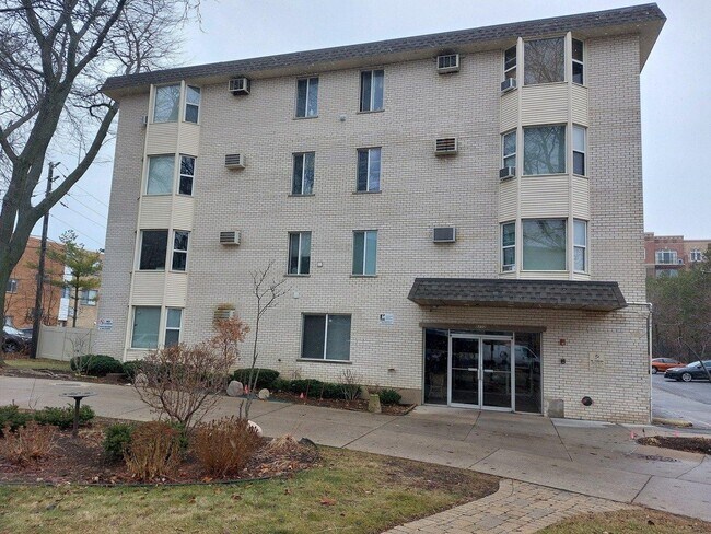 Building Photo - 8232 Niles Center Rd