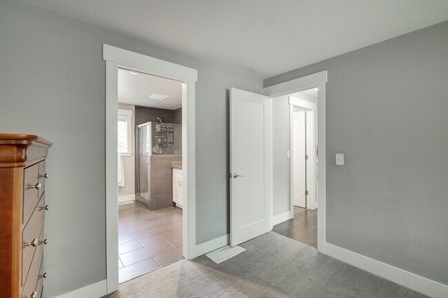 Building Photo - 5bd/2.5ba Edmonds Home