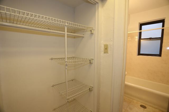 Building Photo - 1023 N Dearborn St