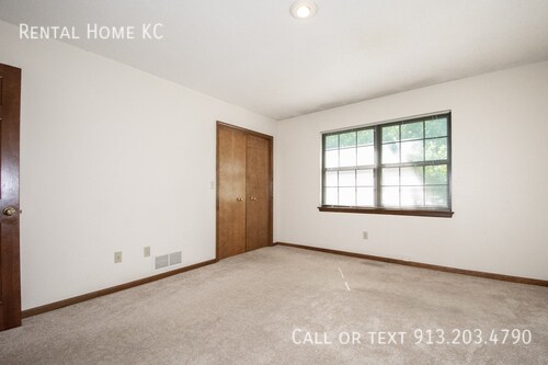 Building Photo - 5613 Riley-