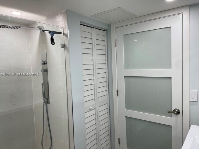 Building Photo - 2031 Renaissance Blvd