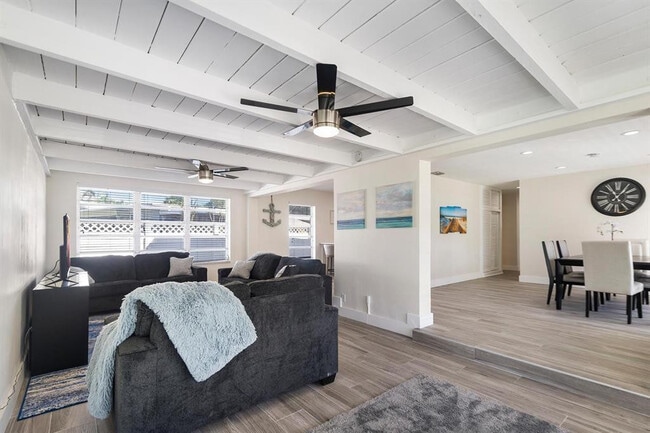 Building Photo - 2501 NE 12th St