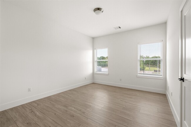 Building Photo - 107 Tolima Dove St