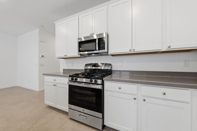 Building Photo - Brand New 3 Bedroom Stylish Henderson Townhome in Black Mountain Ranch