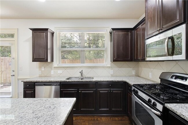 Building Photo - 2249 Knoxhill View