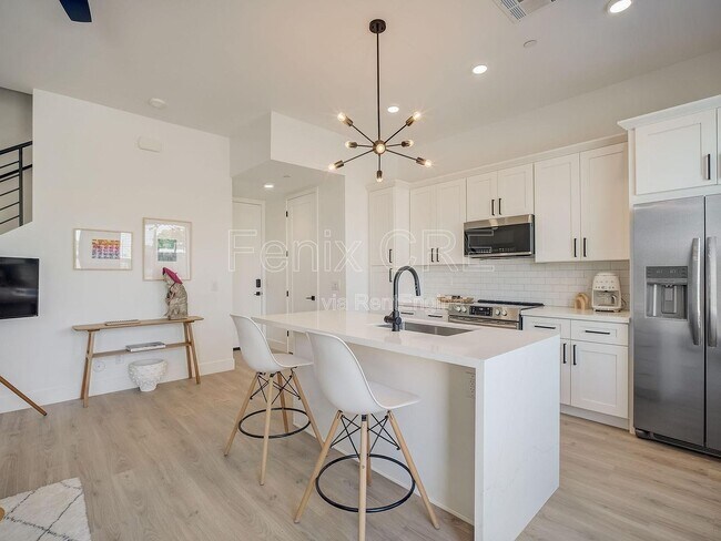 Building Photo - 775 W Coolidge St