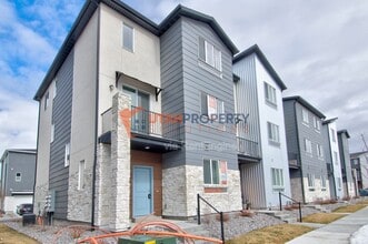 Building Photo - 1025 W 400 S