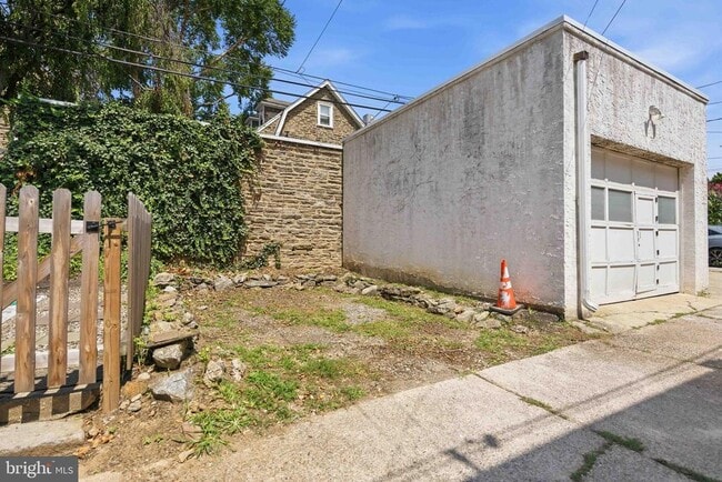 Building Photo - 3323 Tilden St