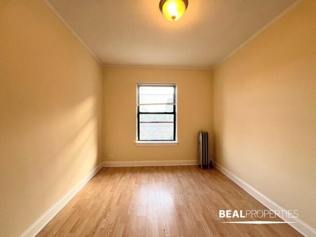 Building Photo - 1 bedroom in CHICAGO IL 60625