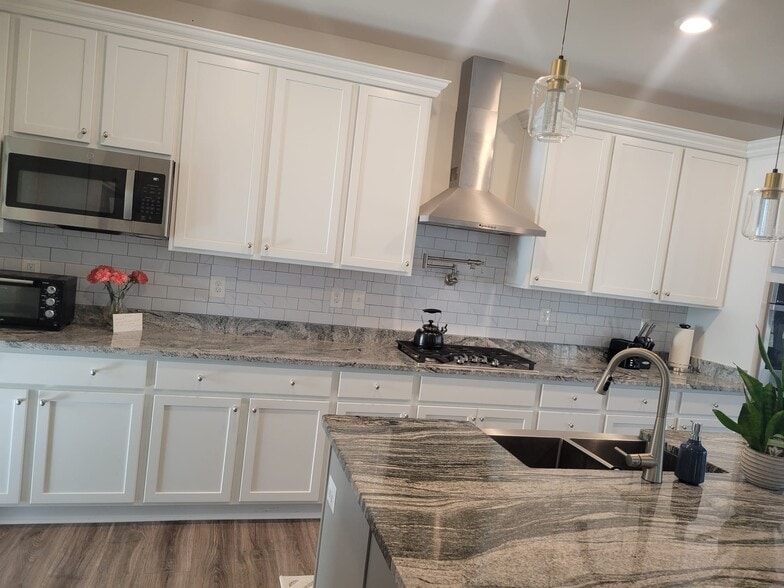 Building Photo - 16208 Tortola Dr