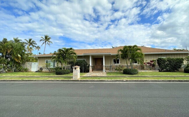 Building Photo - Gorgeous Furnished Beachside Home in Kailua