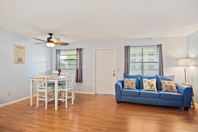 Building Photo - 715 S Ocean Dr