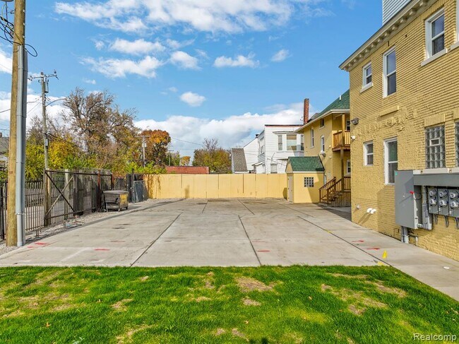 Building Photo - 799 E Grand Blvd