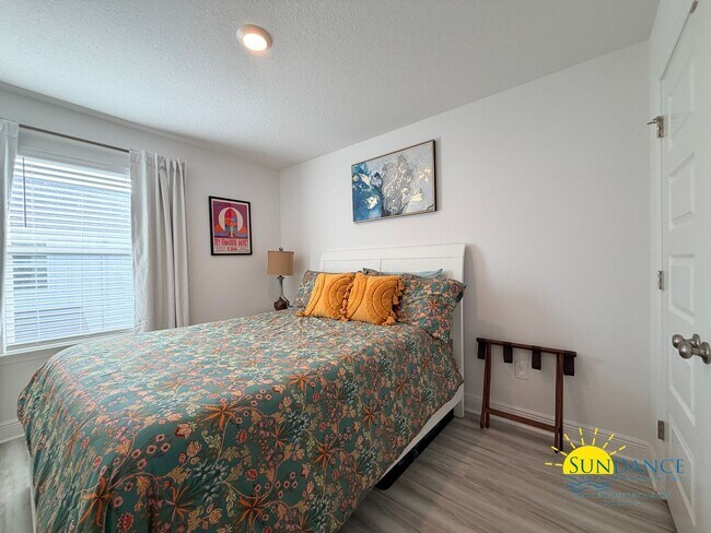 Building Photo - Comfortable & Convenient 2-Story Townhome in Santa Rosa Beach!