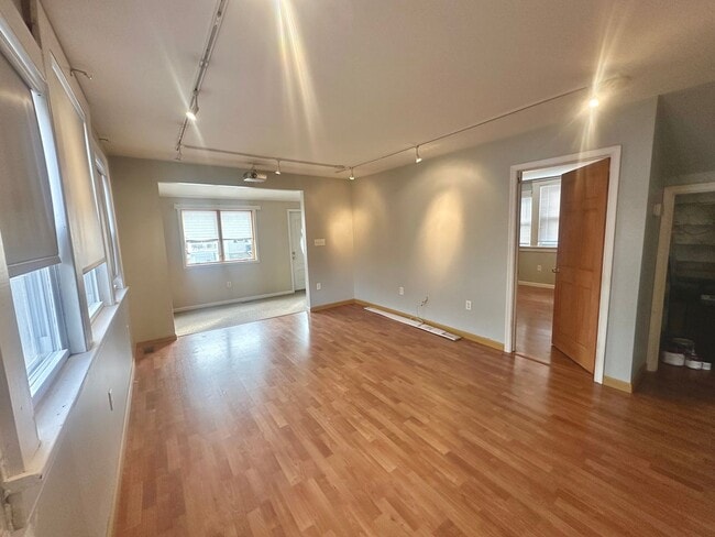 Building Photo - 32 Barberie Ave