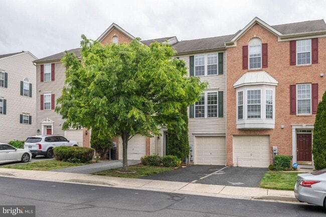 Building Photo - 1442 Pangbourne Way
