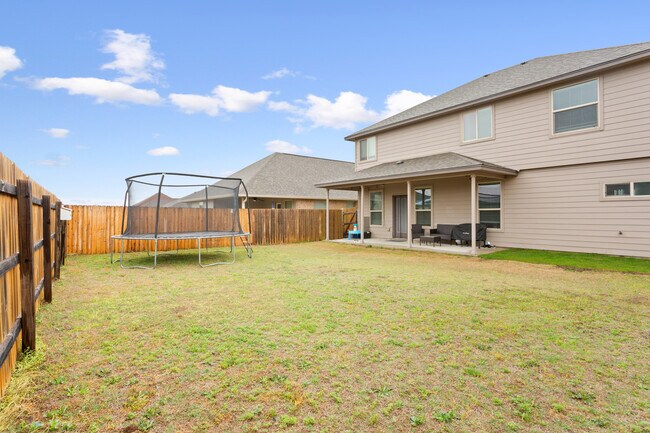 Building Photo - 8914 Hidden Oaks Dr