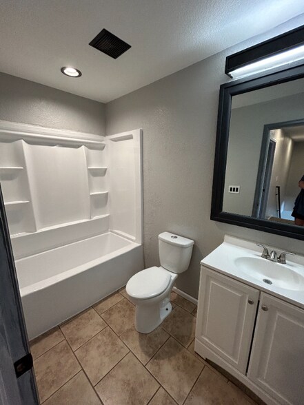 Building Photo - 10116 Fairfax Ct